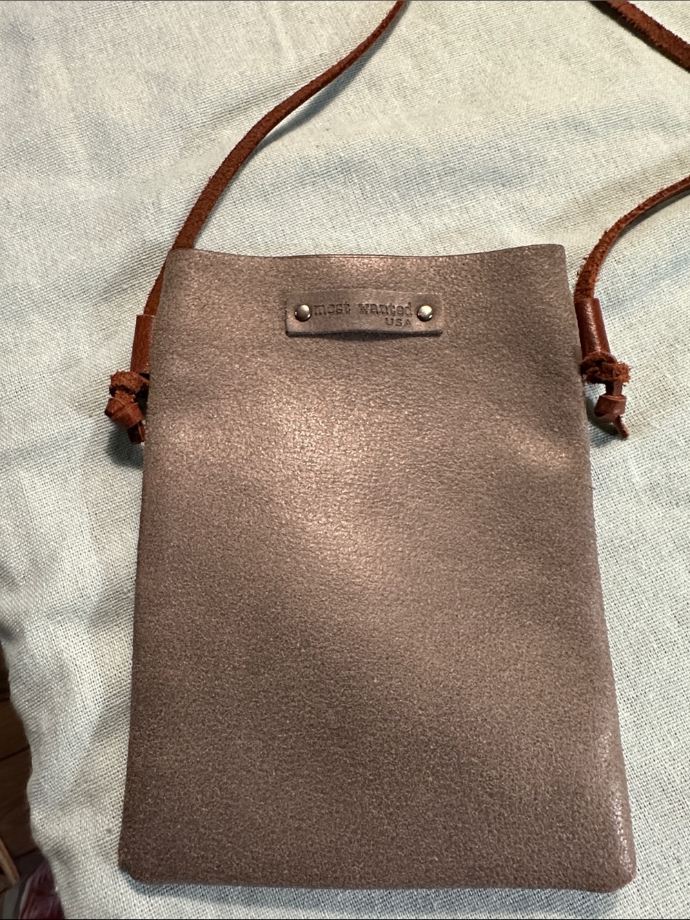 Ready to go/ most wanted USA Matt & Nat Leather Crossbody Phone Pouch - Taupe